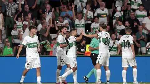 El Elche celebra el gol de Rodri Mendoza ante el Levante. El Elche celebra el gol de Rodri Mendoza ante el Levante.