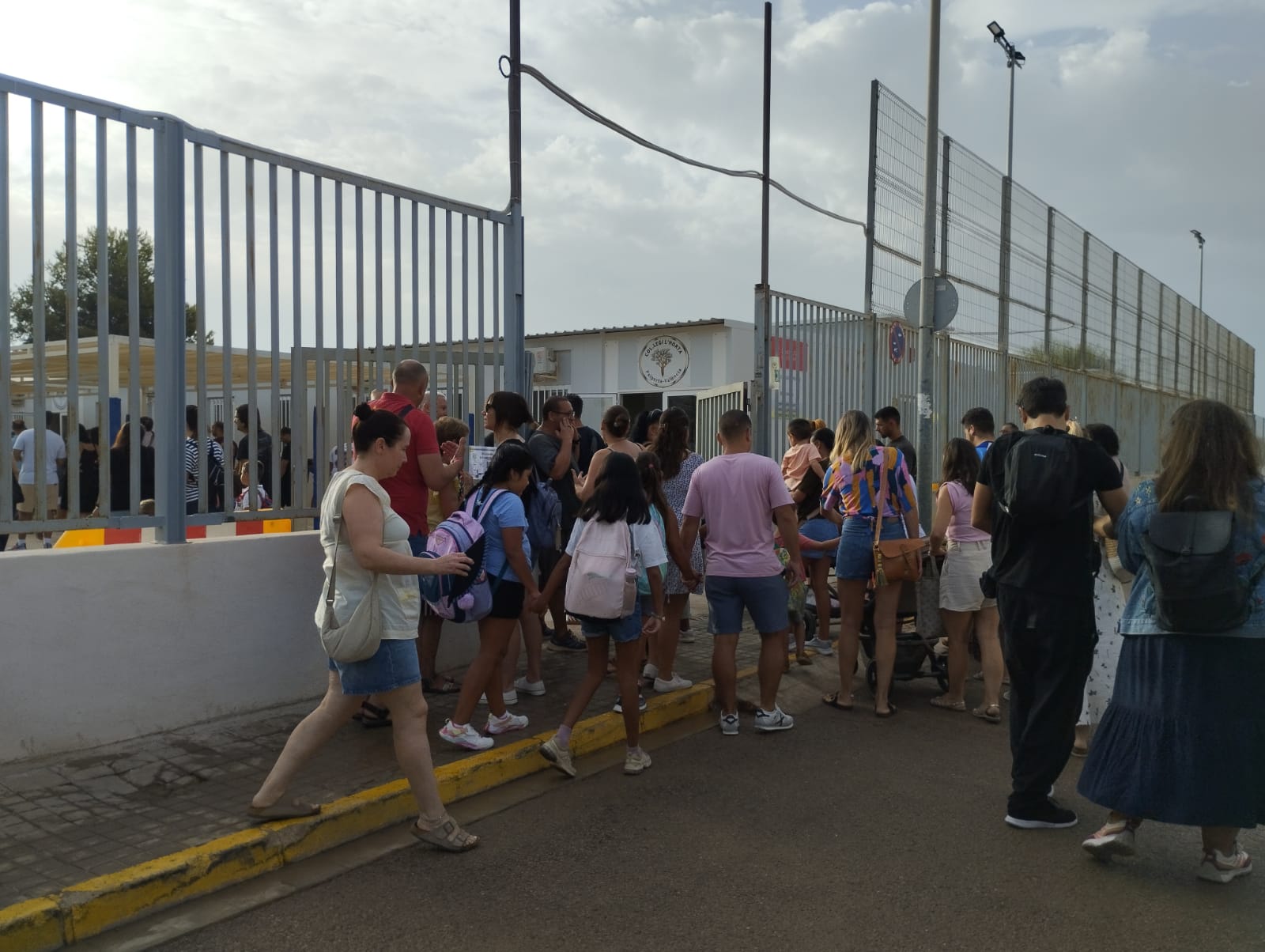 Vuelta al cole en la zona 0 de la Dana: "La ilusión es tener un año tranquilo" Vuelta al cole en la zona 0 de la Dana: "La ilusión es tener un año tranquilo"
