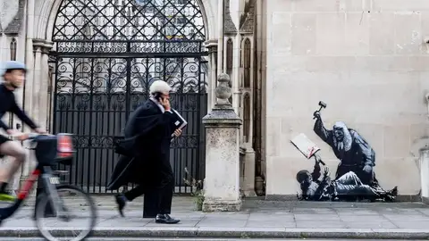 Banksy vuelve a impactar con una obra política en Londres tras detenciones masivas a activistas propalestinos