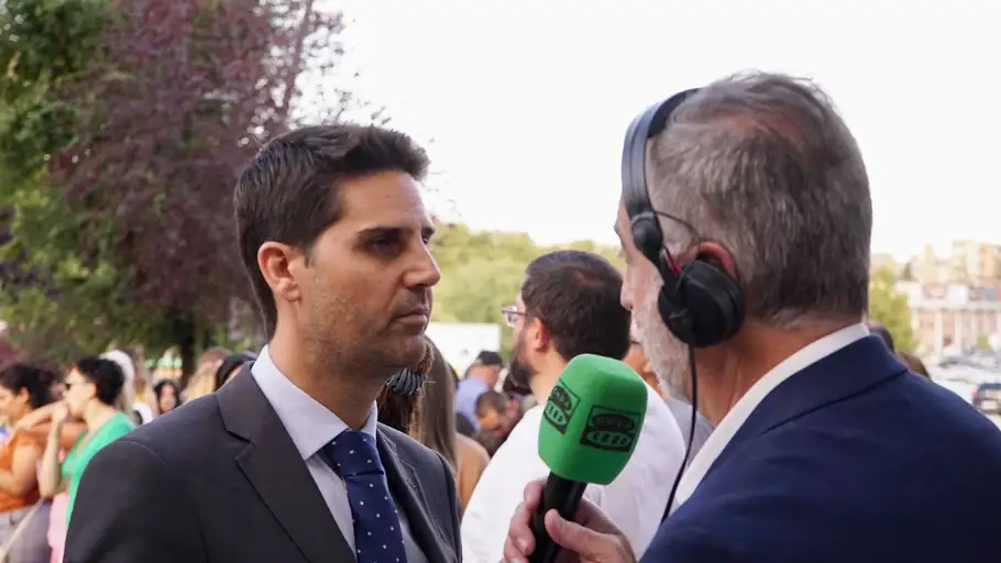 Carlos Alsina entrevista a Emilio Viciana, Consejero de Educación de la Comunidad de Madrid Carlos Alsina entrevista a Emilio Viciana, Consejero de Educación de la Comunidad de Madrid