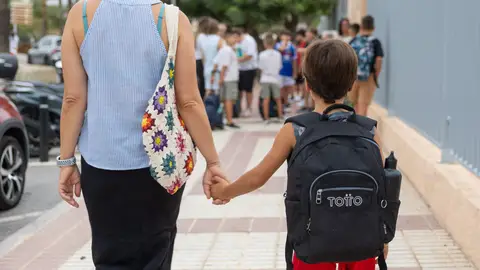 Arranca un nuevo curso escolar en la Marina Baixa, con más de 27.000 estudiantes volviendo a las aulas en nuestros municipios Arranca un nuevo curso escolar en la Marina Baixa, con más de 27.000 estudiantes volviendo a las aulas en nuestros municipios