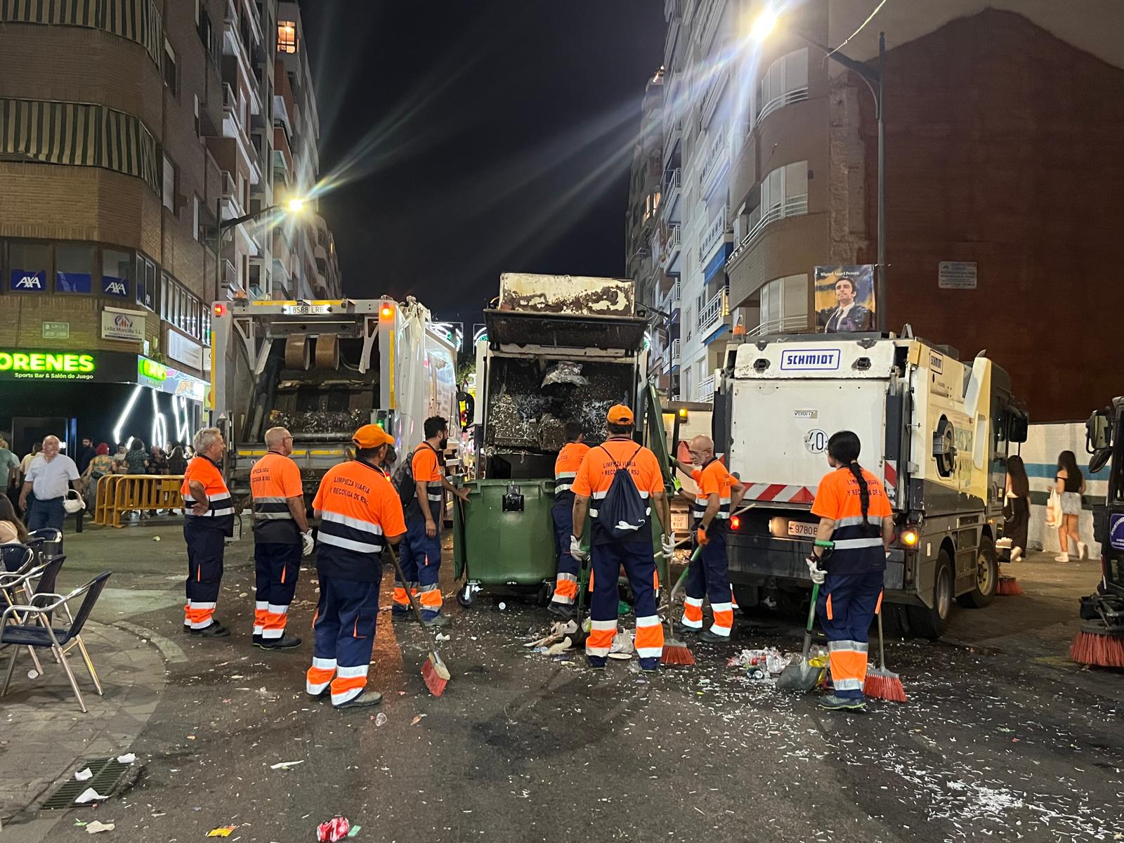 La capital refuerza la limpieza viaria durante estos días La capital refuerza la limpieza viaria durante estos días