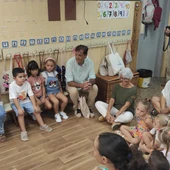 Alfons Domínguez y Virtuts Piera en un colegio de Alzira Alfons Domínguez y Virtuts Piera en un colegio de Alzira