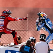 Álex Márquez: "Es una victoria muy especial después de la caída del sábado y los últimos resultados" Álex Márquez: "Es una victoria muy especial después de la caída del sábado y los últimos resultados"