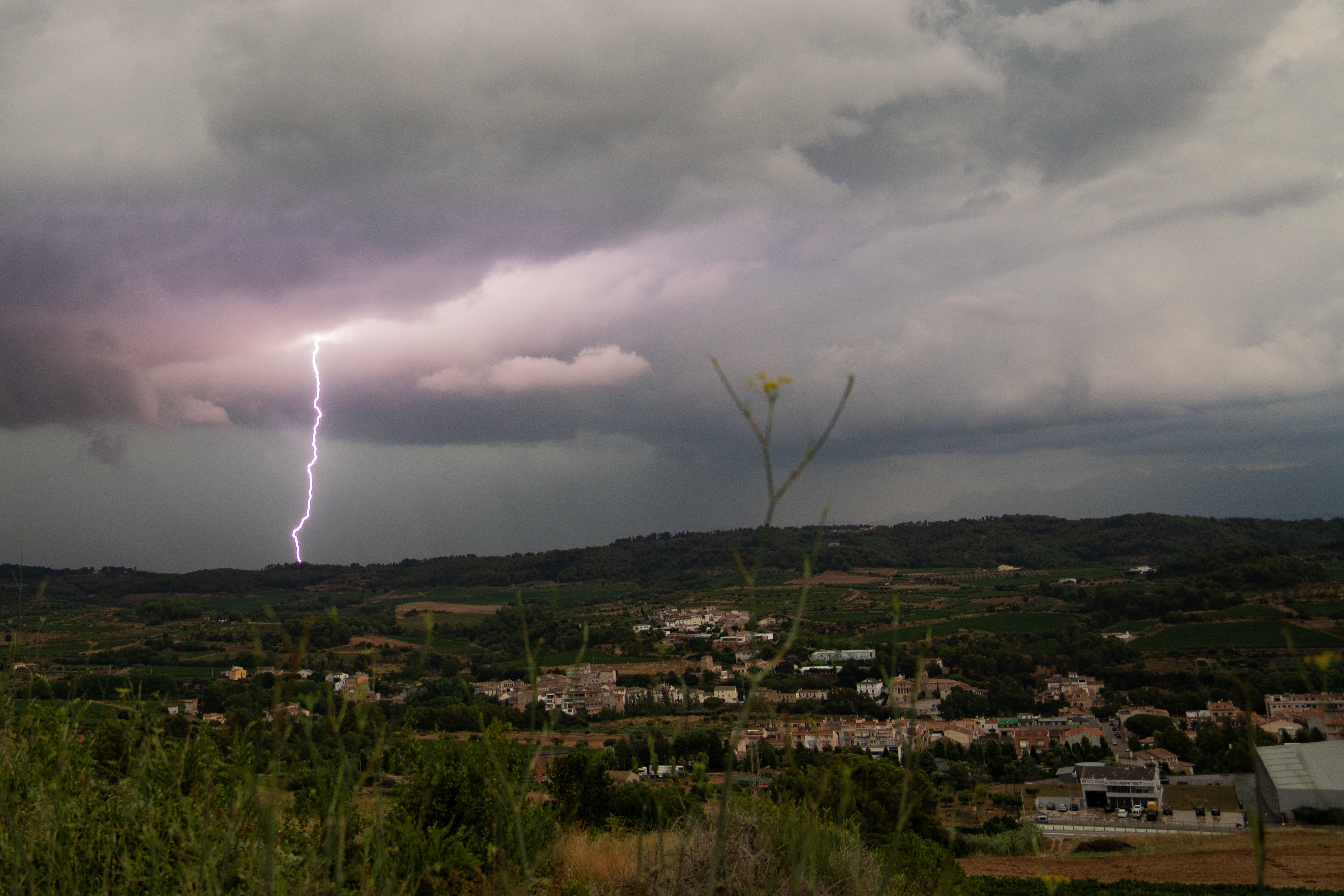 La AEMET activa el aviso rojo por lluvias torrenciales de hasta 90 litros/hora La AEMET activa el aviso rojo por lluvias torrenciales de hasta 90 litros/hora