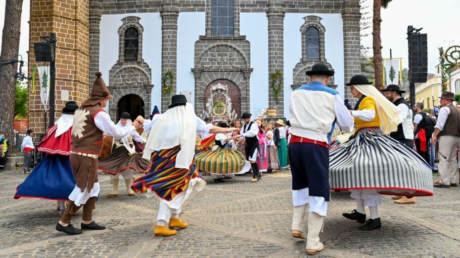 Imagen de Bailes y folklore en el transcurso de las festividades de El Pino en el municipio de Teror, Gran Canaria