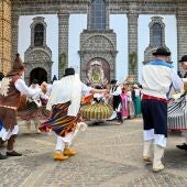 Imagen de Bailes y folklore en el transcurso de las festividades de El Pino en el municipio de Teror, Gran Canaria