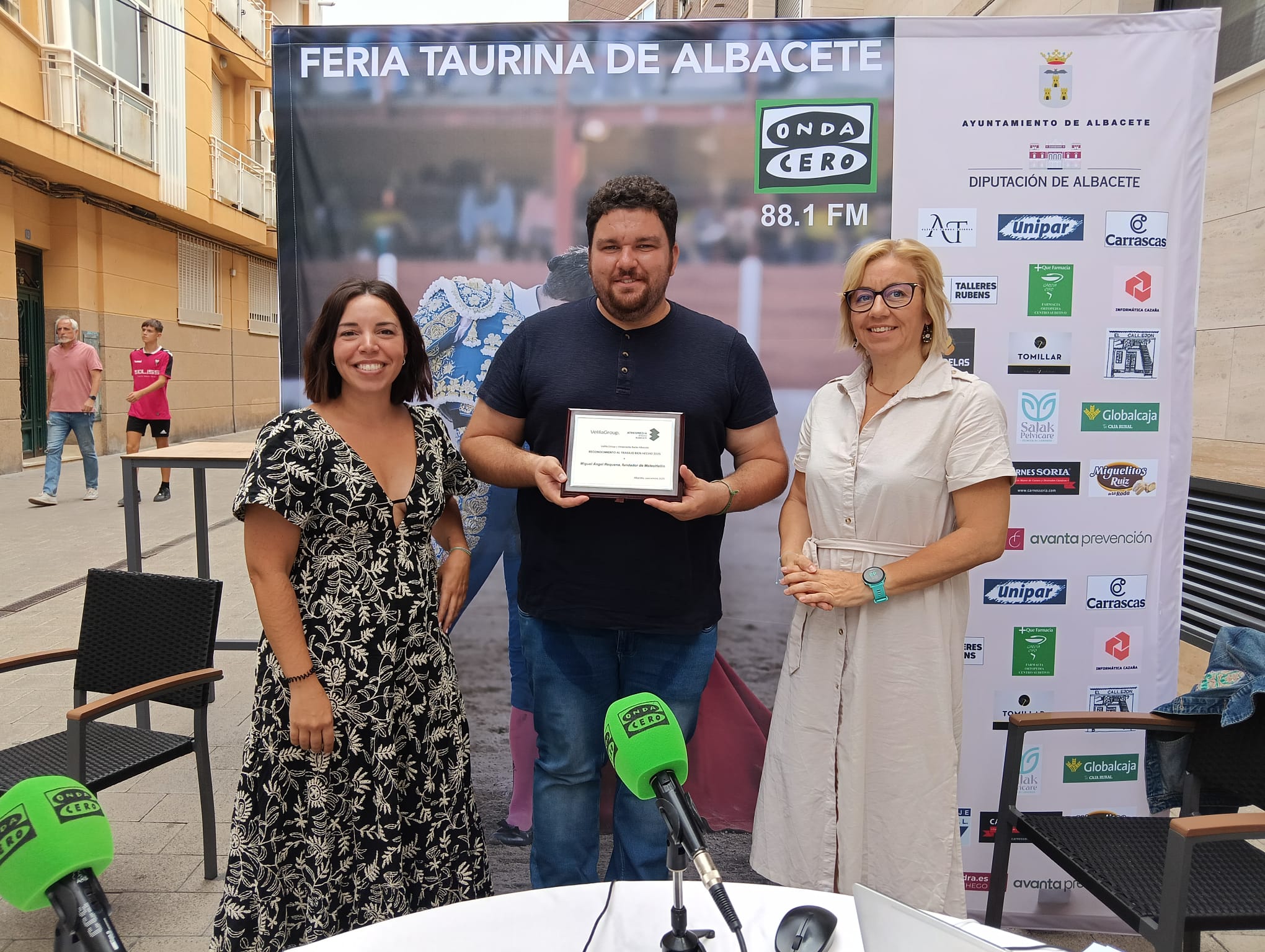 Velilla Group y Onda Cero entregan el Segundo Reconocimiento al "Trabajo Bien Hecho" a MeteoHellín Velilla Group y Onda Cero entregan el Segundo Reconocimiento al "Trabajo Bien Hecho" a MeteoHellín