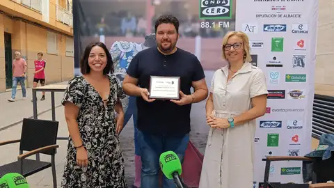 Velilla Group y Onda Cero entregan el Segundo Reconocimiento al "Trabajo Bien Hecho" a MeteoHellín Velilla Group y Onda Cero entregan el Segundo Reconocimiento al "Trabajo Bien Hecho" a MeteoHellín
