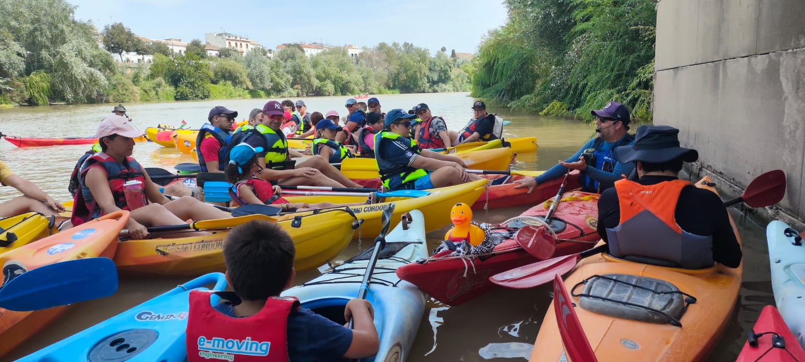 En la piragua de la "Ruta del Caimán" En la piragua de la "Ruta del Caimán"