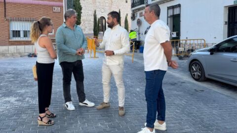 El viceconsejero de Presidencia y Administraci&oacute;n Local, Jos&eacute; Antonio S&aacute;nchez, visita las obras de asfaltado en Torres de la Alameda