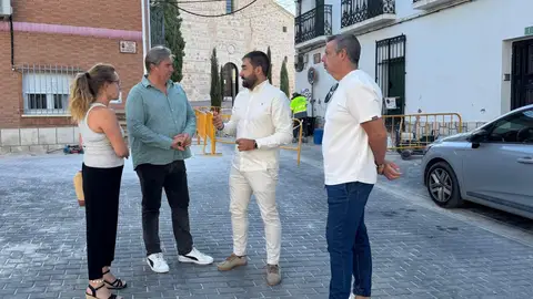 Cinco calles principales de Torres de la Alameda renuevan su asfaltado gracias al Programa de Inversión Regional El viceconsejero de Presidencia y Administración Local, José Antonio Sánchez, visita las obras de asfaltado en Torres de la Alameda