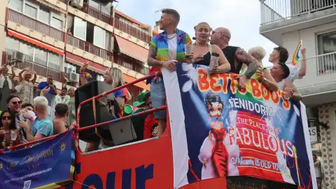 Benidorm Pride reúne a más de 20.000 personas en su desfile más multitudinario Benidorm Pride reúne a más de 20.000 personas en su desfile más multitudinario