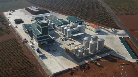 Dos trabajadores de 50 y 32 años sufrían una intoxicación en los depósitos de vino en la cooperativa Viñaoliva de Almendralejo Dos trabajadores de 50 y 32 años sufrían una intoxicación en los depósitos de vino en la cooperativa Viñaoliva de Almendralejo