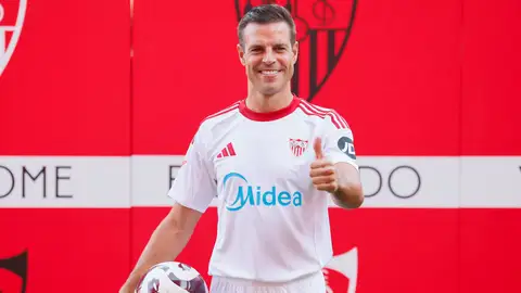 Azpilicueta: "El entrenador y el club transmiten ilusión" Azpilicueta: "El entrenador y el club transmiten ilusión"