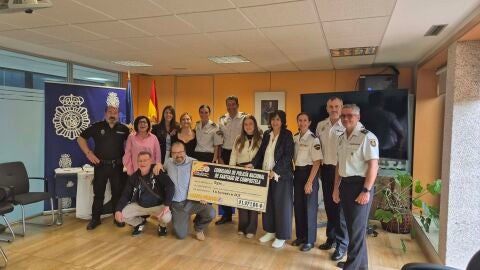 La Polic&iacute;a Nacional entrega a ACEM un cheque por valor de 31.371 euros y bate r&eacute;cord de recaudaci&oacute;n en Espa&ntilde;a de la carrera solidaria Ruta 091 celebrada el 21 de junio en Santiago