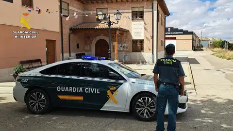 Tres investigados por una riña tumultuaria en Fuentes de Valdepero .