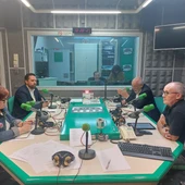 El gobierno local asegura que sigue trabajando para mejorar el transporte público e insta a la "responsabilidad" de PP y no adscritos para que el concello pague los servicios a empresas pendientes de cobro El gobierno local asegura que sigue trabajando para mejorar el transporte público e insta a la "responsabilidad" de PP y no adscritos para que el concello pague los servicios a empresas pendientes de cobro