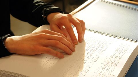 El braille, esencial para la vuelta al cole de 152 estudiantes ciegos en Extremadura gracias al apoyo de la ONCE