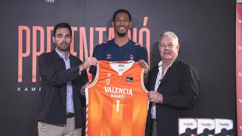 Kameron Taylor, presentado en el Roig Arena de la mano de Vitaldin Kameron Taylor, presentado en el Roig Arena de la mano de Vitaldin