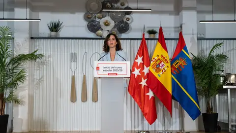 Ayuso anuncia nuevas ayudas fiscales para estudiantes y un nuevo "plan de rescate" para las Matemáticas