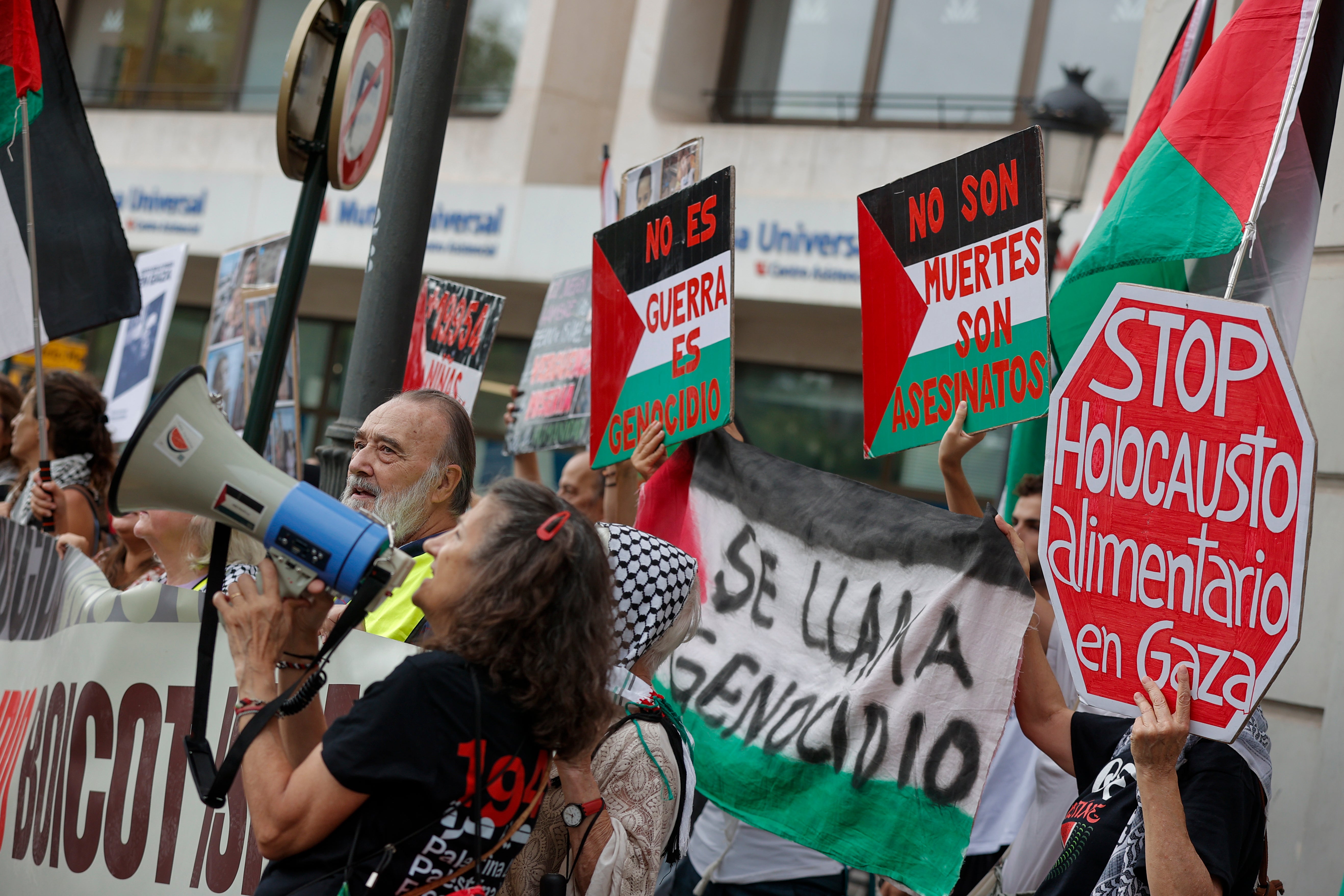 Concentraciones en València y Alicante exigen el fin de relaciones con Israel: "El peor genocidio" Concentraciones en València y Alicante exigen el fin de relaciones con Israel: "El peor genocidio"