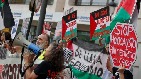 Concentración en València para exigir el fin de las relaciones con Israel por la Franja de Gaza Concentración en València para exigir el fin de las relaciones con Israel por la Franja de Gaza