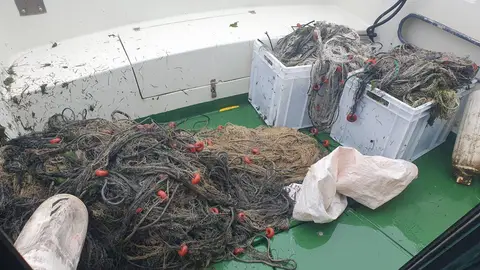 Cantabria incauta 400 metros de redes ilegales en el Parque Natural de las Marismas de Santoña Cantabria incauta 400 metros de redes ilegales en el Parque Natural de las Marismas de Santoña