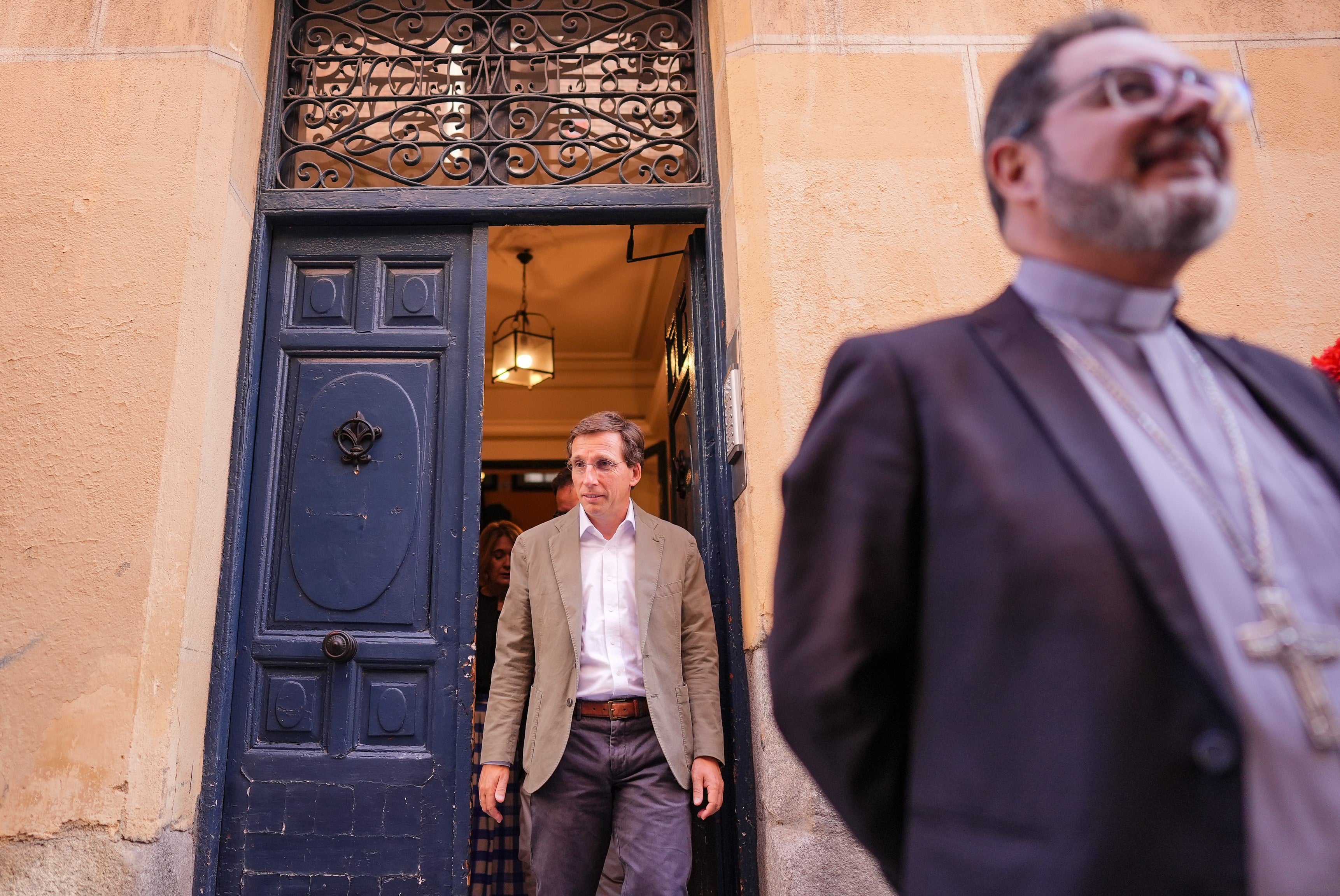 Almeida apunta hacia "determinadas posiciones políticas" tras sufrir insultos en las redes sociales por negar que haya un genocidio en Gaza Almeida apunta hacia "determinadas posiciones políticas" tras sufrir insultos en las redes sociales por negar que haya un genocidio en Gaza