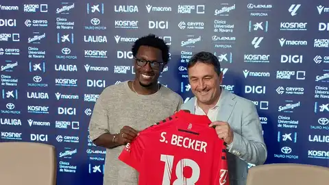 Sheraldo Becker: "He jugado en la izquierda, la derecha y el centro. Lo que quiera el entrenador" Sheraldo Becker y Braulio Vázquez