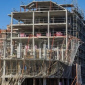 Un edificio en construcción.