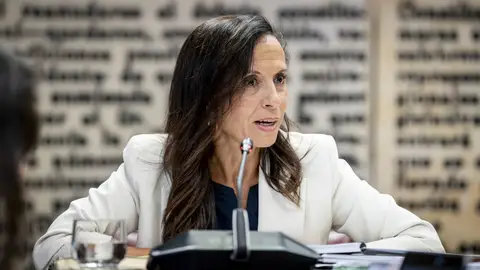 Beatriz Corredor culpa a las eléctricas del apagón por un "experimento" en una planta de Badajoz