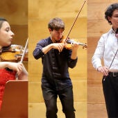 Pilar Policano, David Martínez, y Yerassyl Khamit
