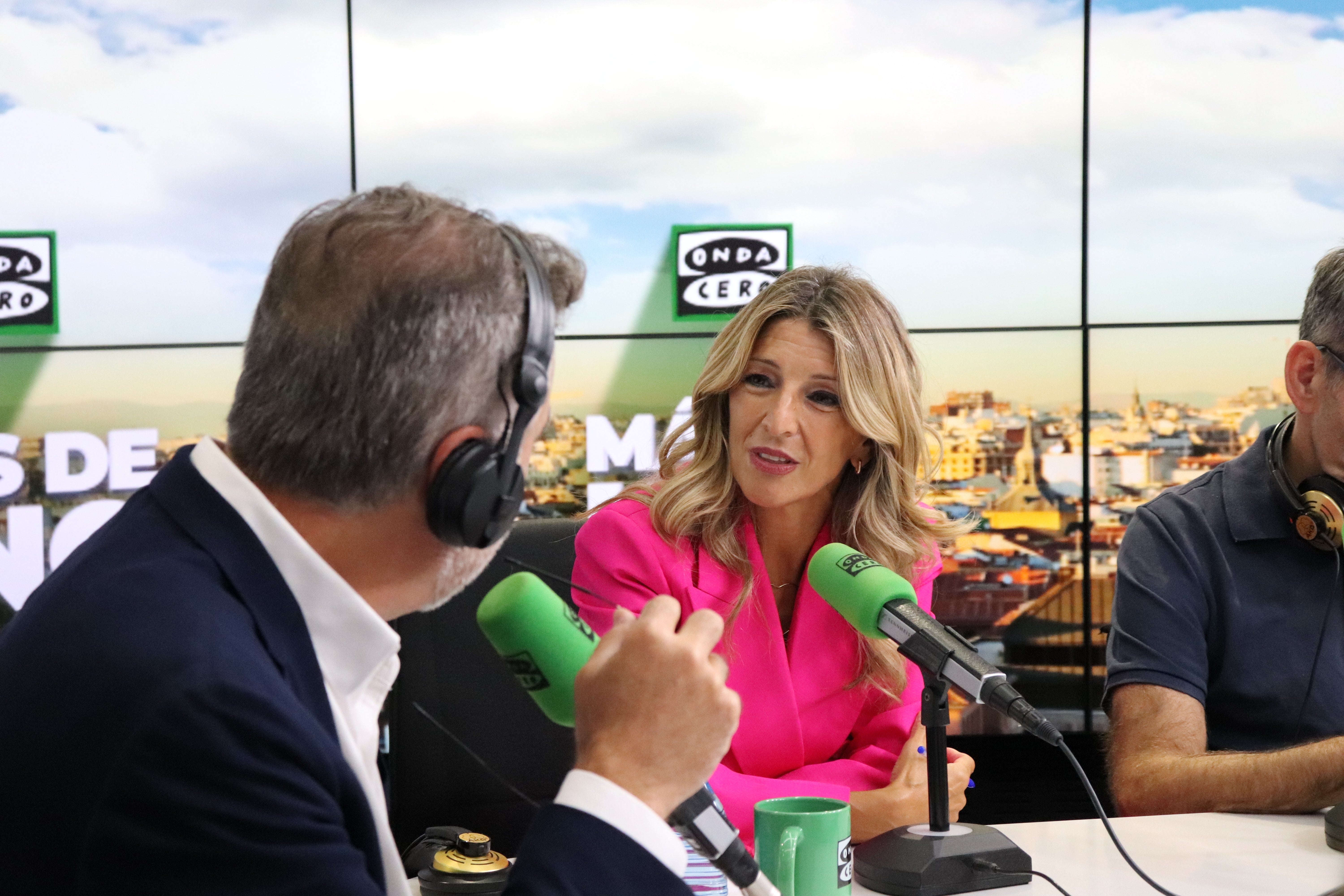 Yolanda Díaz tilda de "chantaje" el rechazo de Junts a la reducción de jornada: "Tengo límites y no voy a entregar mi país" Yolanda Díaz tilda de "chantaje" el rechazo de Junts a la reducción de jornada: "Tengo límites y no voy a entregar mi país"
