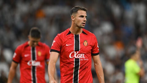 Martin Valjent of RCD Mallorca shows his disappointment at the end of the LaLiga EA Sports match between Real Madrid CF and RCD Mallorca at Estadio Santiago Bernabeu on August 30, 2025 in Madrid, Spain. 