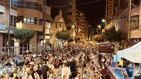 Imagen de la cena de pa i porta de la Batalla de Flores del pasado año. Imagen de la cena de pa i porta de la Batalla de Flores del pasado año.