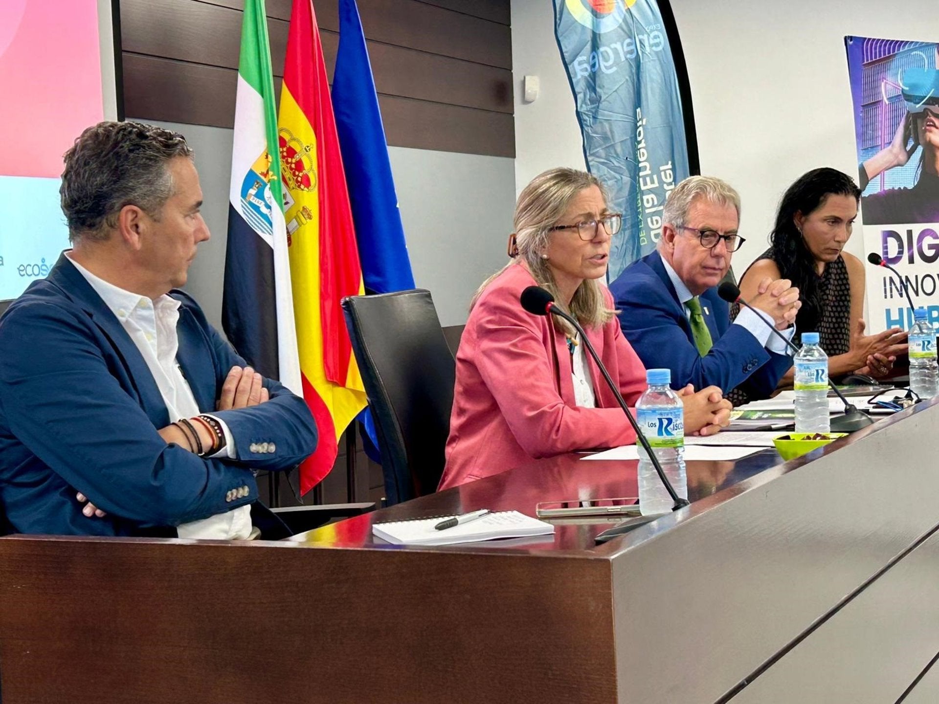 La Junta apuesta por el desarrollo del hidrógeno verde para convertir la región en referente nacional y europeo La Junta apuesta por el desarrollo del hidrógeno verde para convertir la región en referente nacional y europeo