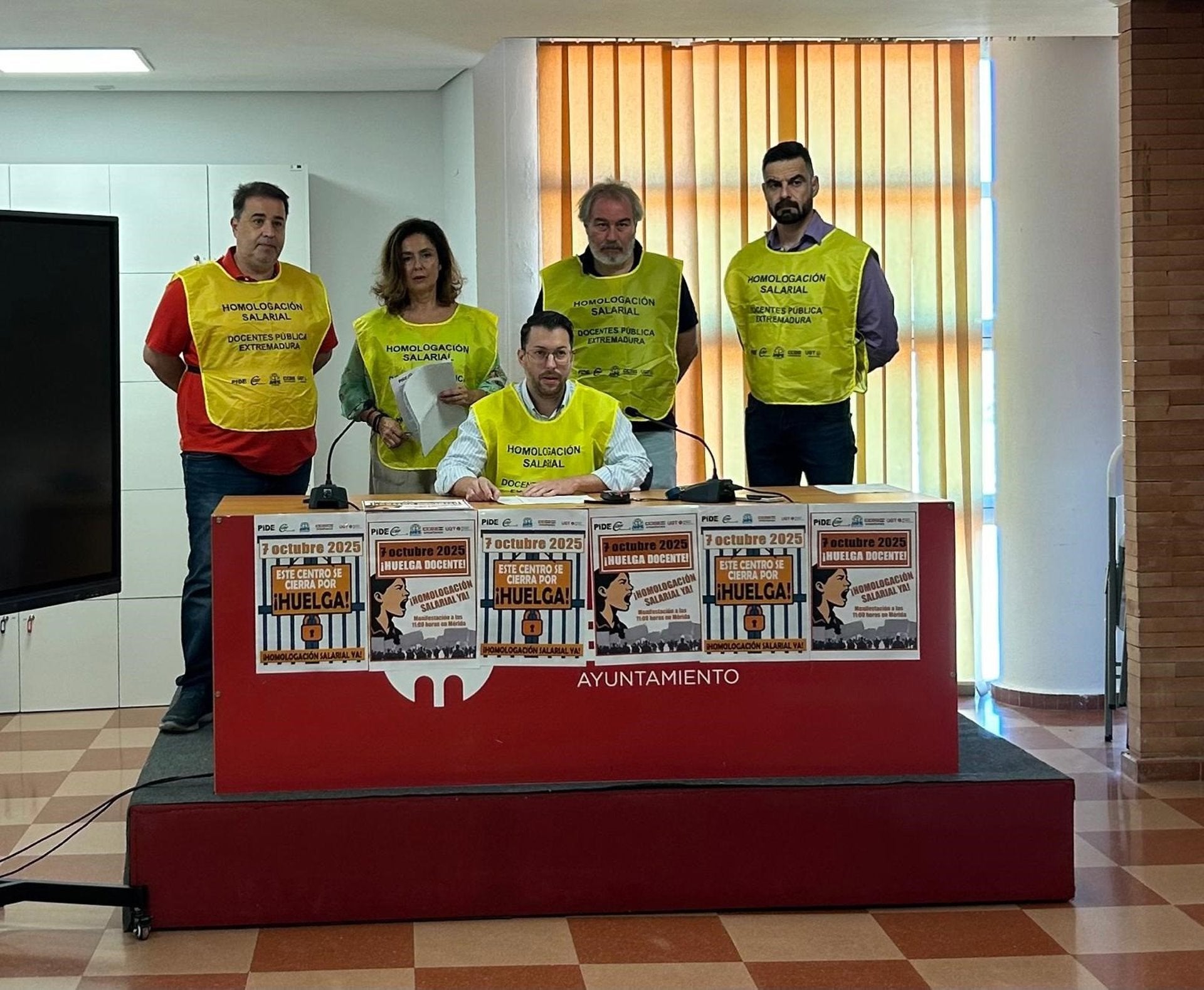 Los docentes extremeños llamados a la huelga el 7 de octubre para reclamar la homologación salarial Los docentes extremeños llamados a la huelga el 7 de octubre para reclamar la homologación salarial