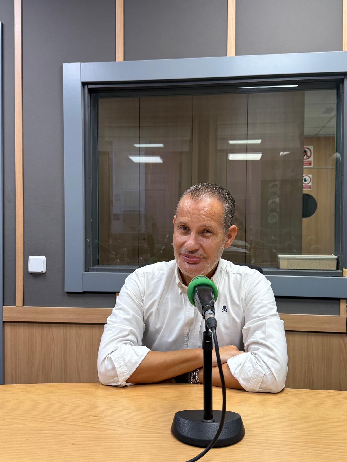 El diseñador malagueño Rafael Urquizar repasa su carrera en Onda Cero El diseñador malagueño Rafael Urquizar repasa su carrera en Onda Cero