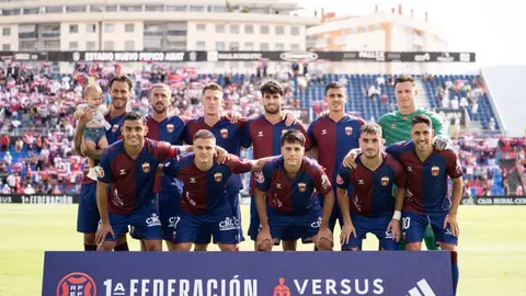El once del Eldense ante el filial del Villarreal. El once del Eldense ante el filial del Villarreal.