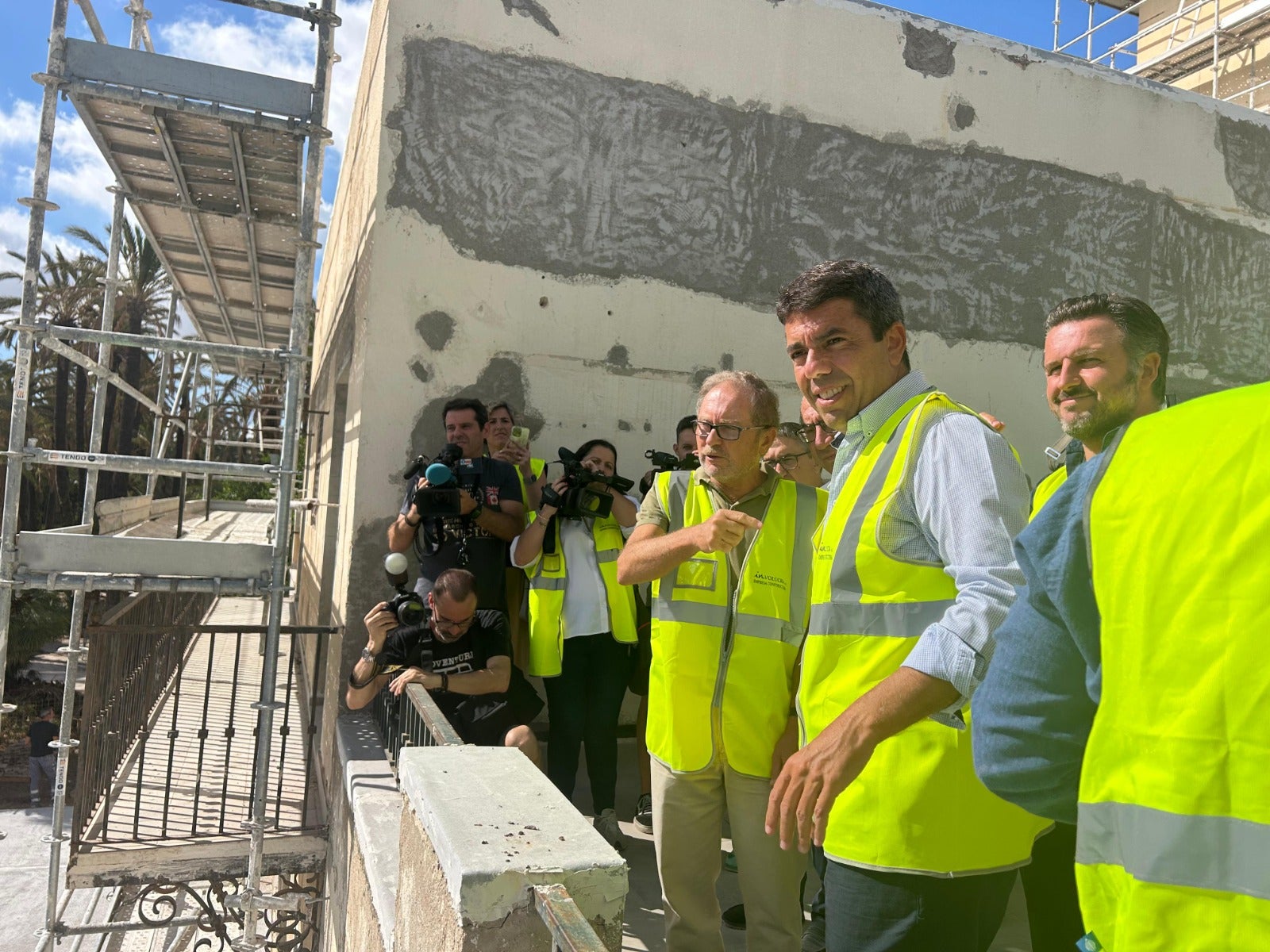 Carlos Mazón sobre la reforma en el Hort del Gat de Elche: “Es una muestra del apoyo a las inversiones que los ilicitanos se merecen” Carlos Mazón sobre la reforma en el Hort del Gat de Elche: “Es una muestra del apoyo a las inversiones que los ilicitanos se merecen”