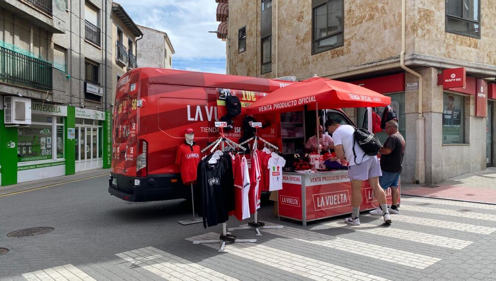 Puesto de venta de objetos de la Vuelta