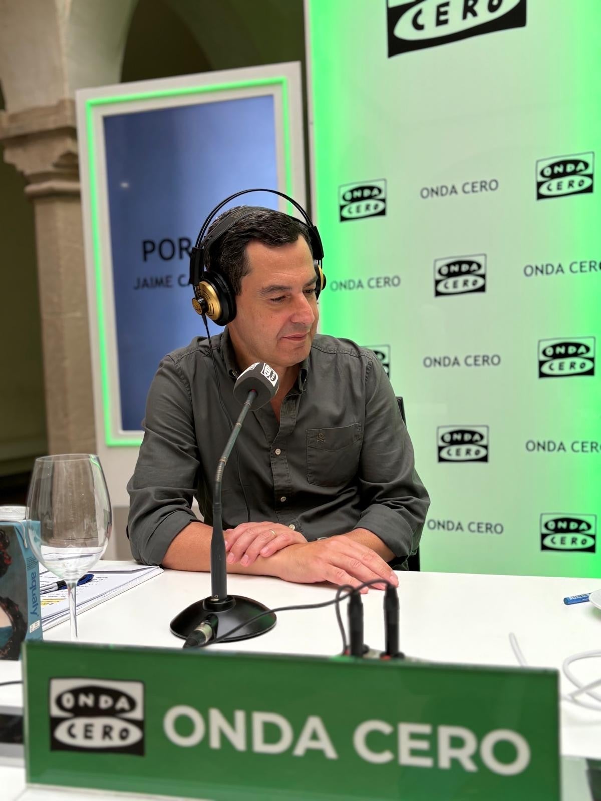 Juanma Moreno: “Vox y Sánchez se retroalimentan” Juanma Moreno: “Vox y Sánchez se retroalimentan”