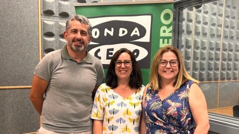 &Aacute;ngel Luis Navarro, director, y las docentes Luc&iacute;a S&aacute;nchez y Nuria Moreno