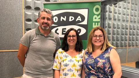 Ángel Luis Navarro, director, y las docentes Lucía Sánchez y Nuria Moreno Ángel Luis Navarro, director, y las docentes Lucía Sánchez y Nuria Moreno