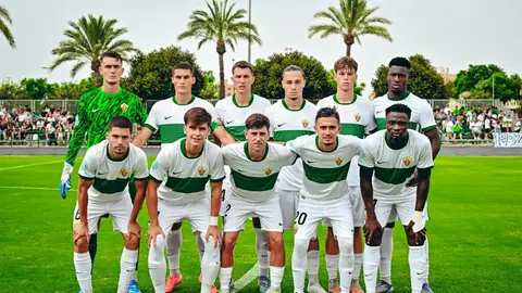 El once del Ilicitano posa antes del inicio del duelo contra el Socuéllamos. El once del Ilicitano posa antes del inicio del duelo contra el Socuéllamos.