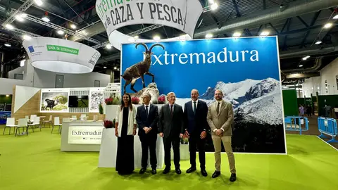 El consejero de Gestión Forestal asegura en Feciex que 4.600 pescadores y 700 cazadores cuentan con la nueva licencia telemática El consejero de Gestión Forestal asegura en Feciex que 4.600 pescadores y 700 cazadores cuentan con la nueva licencia telemática