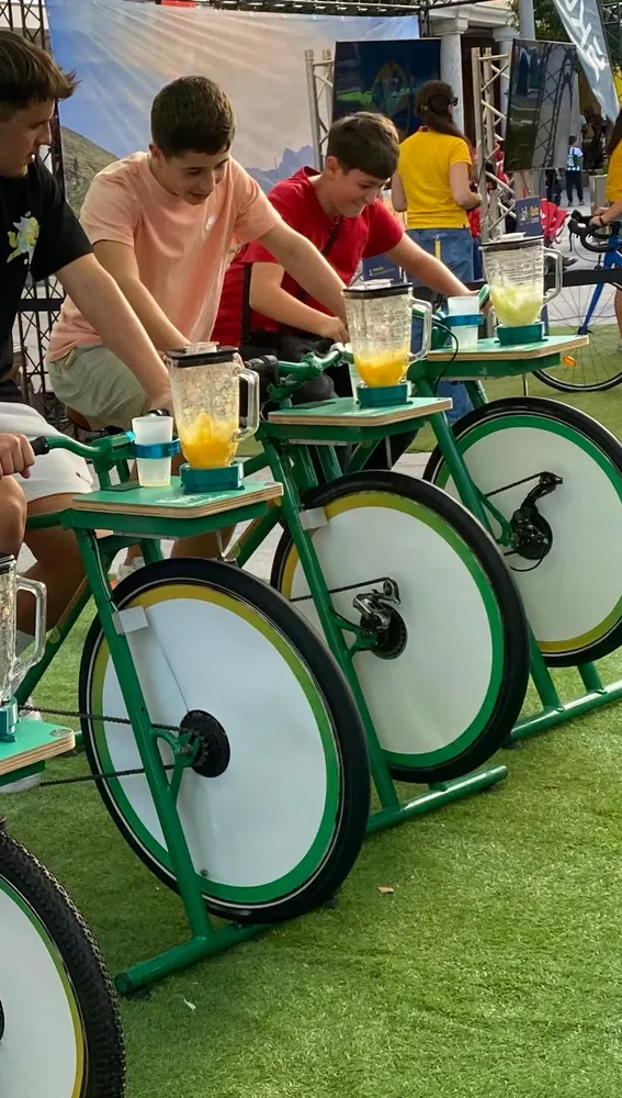 Zumos producidos a pedaladas Zumos producidos a pedaladas