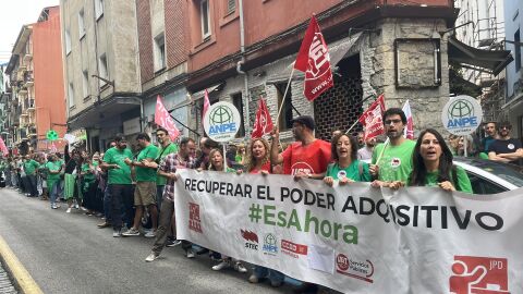 Concentración docente frente a la Consejería de Educación, coincidiendo con el primer día de huelga en los institutos por la falta de acuerdo de adecuación salarial Concentración docente frente a la Consejería de Educación, coincidiendo con el primer día de huelga en los institutos por la falta de acuerdo de adecuación salarial
