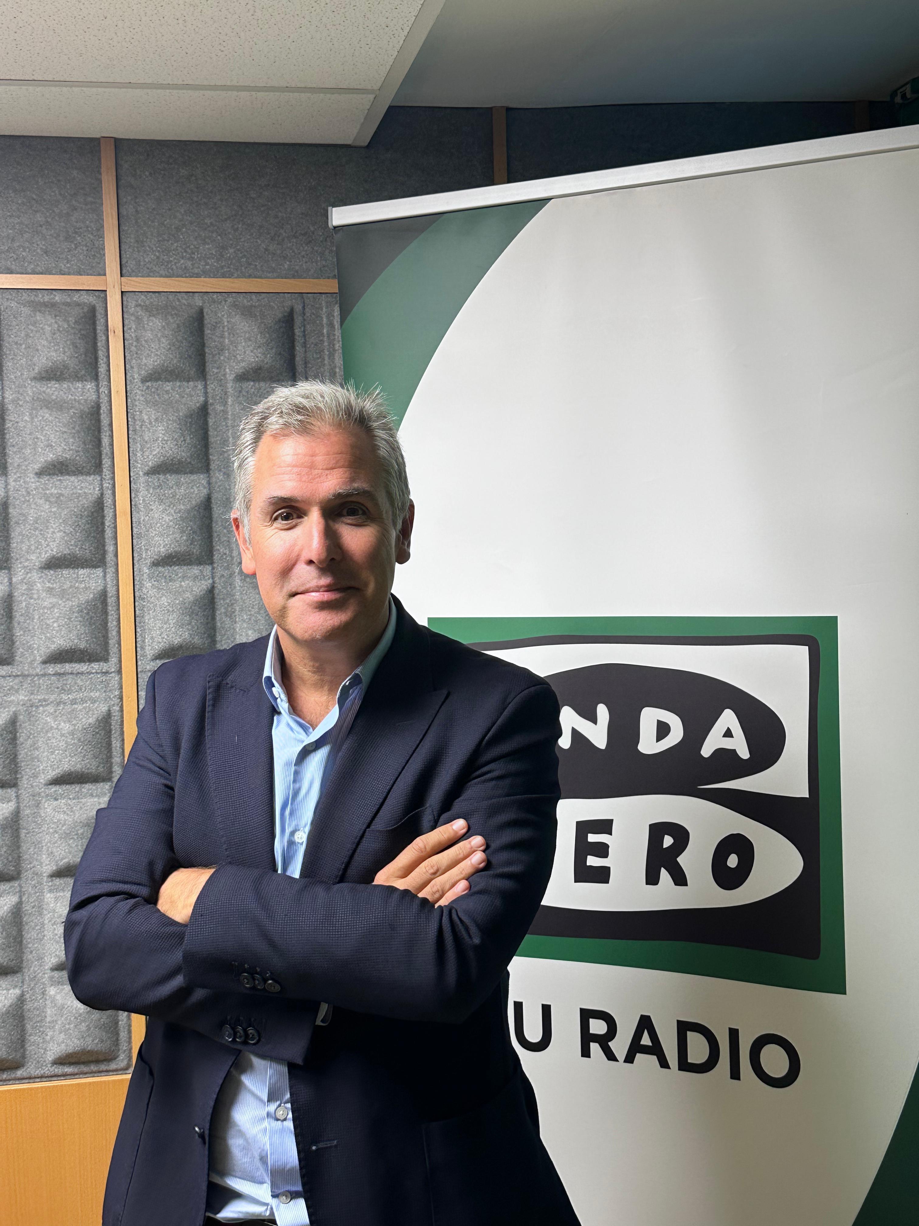 Rafa Domínguez: "Le pido a Lores que se ponga a trabajar por los pontevedreses y deje de tirar el dinero" Rafa Domínguez: "Le pido a Lores que se ponga a trabajar por los pontevedreses y deje de tirar el dinero"